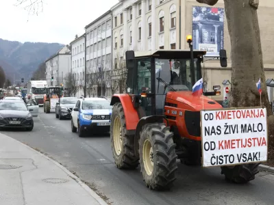 - 22.02.2024 – Celje – opozorilni protest kmetov - kmetje na protestu znova opozarjali na stanje v kmetijstvu. //FOTO: Luka Cjuha