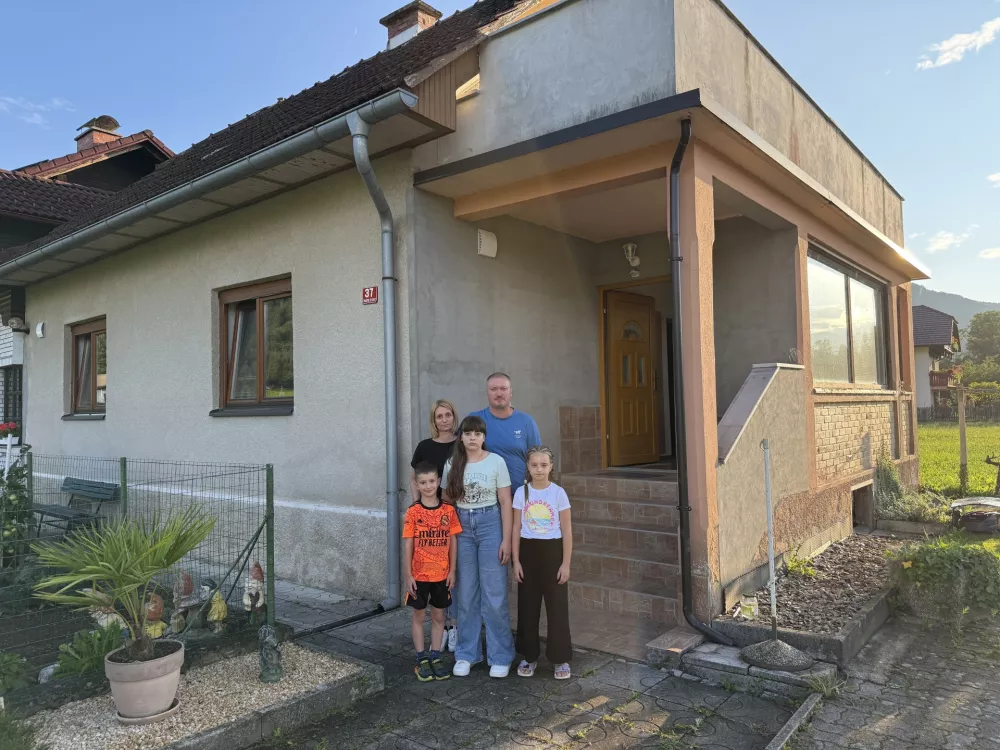 Šestlčlanska družina Irmančnik po poplavah / Foto: Osebni Arhiv