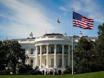 FILE PHOTO: A general view of the White House as U.S. President Donald Trump's motorcade returns following a trip to Trump National Golf Club, in Washington, D.C., U.S., July 20, 2025. REUTERS/Al Drago/File Photo