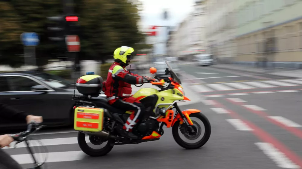 10.10.2024 - simbolična fotografija, reševalec na motorjuFoto: Tomaž Skale