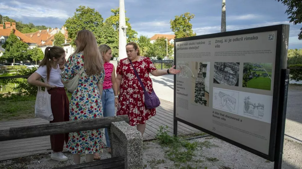 31. julija, ob 19. uri,je na Krakovskem nasipu v Ljubljani potekala otvoritev razstave »Odkrivaj, sodeluj, raziskuj – Občanska znanost v Sloveniji«.
