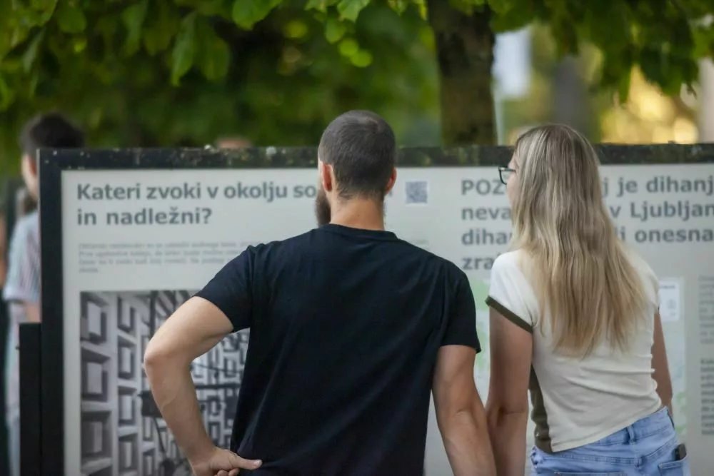 31. julija, ob 19. uri,je na Krakovskem nasipu v Ljubljani potekala otvoritev razstave »Odkrivaj, sodeluj, raziskuj – Občanska znanost v Sloveniji«.