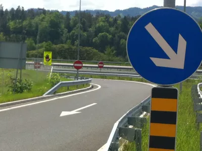 ﻿Uvoz izvoz avtocesta vožnja v napačno smer gorenjska