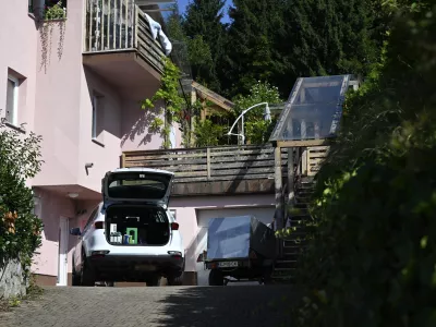 1.08.2025 Hiša kjer je 81-letnik streljal na 40-letnika in ga hudo ranil, Log pri BrezoviciFOTO: Nik Erik Neubauer