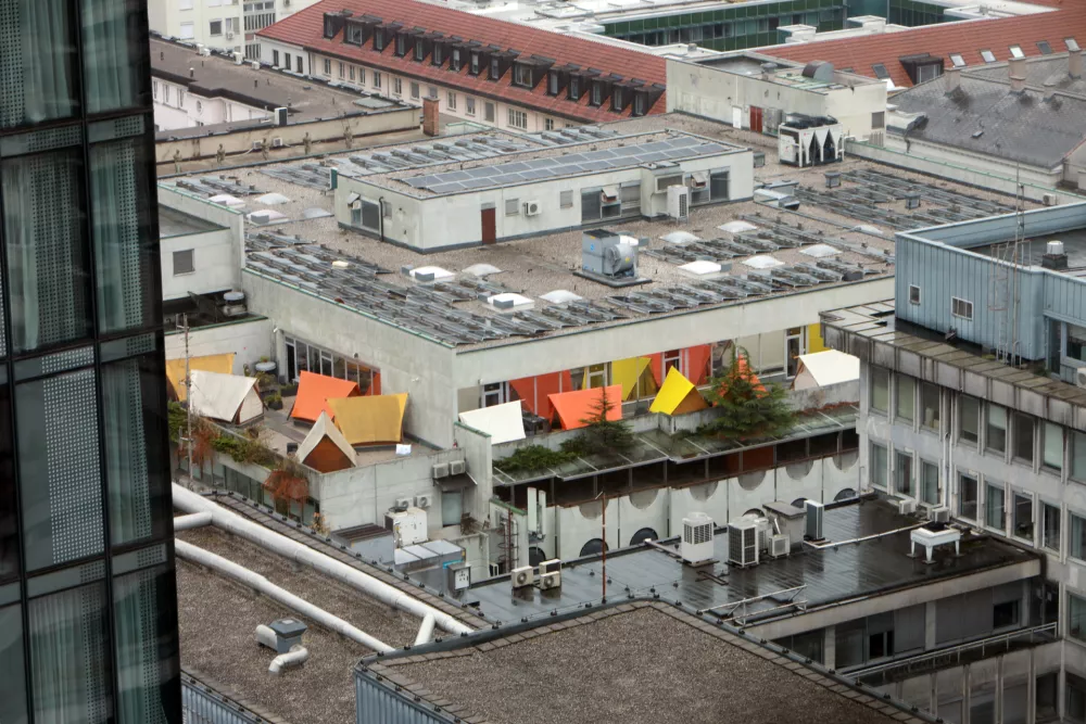 Od mini hišk do kapsul: v Ljubljani edinstvene prenočitve za vsak okus