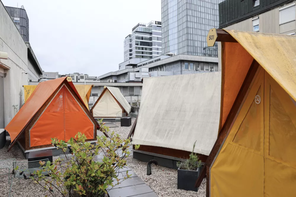 Od mini hišk do kapsul: v Ljubljani edinstvene prenočitve za vsak okus