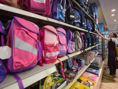 ﻿-04.06.2016 - Učbeniki v knjigarni Mladinska knjiga - Konzorcij - učbenik - šola - šolske potrebščine - torba - ..//FOTO: Maja Marko