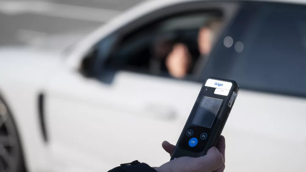 prometni nadzorpolicija - simbolična fotografijaprometna policijavarnost v prometupolicija na motorjihmotoristična policijaprehitri voznikiavtocestna policijaalkotestalkohol v prometu08.04.2025 Policijski nadzor, počivališče PovodjeFOTO: Nik Erik Neubauer