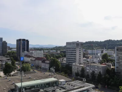 _ Bežigrad,- 17.06.2025. Vodeni ogled bivše blagovne hiše Slovenijales ob 100. oletnici arhitekta Milana Miheliča v organizaciji Odprtih hiš Slovenije.//FOTO: Bojan Velikonja