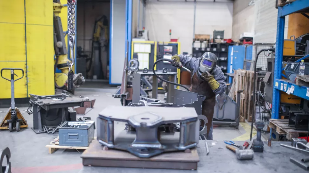 največji robot v Sloveniji- 28.10.2022 – Zlata gazela 2022 - Podjetje PIŠEK - VITLI KRPAN, proizvodnja kmetijskih in gozdarskih strojev, d.o.o., Jazbina 9A, Šmarje pri Jelšah //FOTO: Bojan VelikonjaOPOMBA: INTERVJU ZA OBJEKTIV 2022