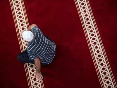 ﻿- 04.08.2017 - Džamija Azizija - Bosna in Hercegovina (BIH) - Bosanska Kostajnica ob meji s Hrvaško ob reki Uni na severozahodu BiH, Republika Srpska - Nedefinirana meja med Hrvaško in Bosno – mejni spori s sosedami iz nekdanje Jugoslavije – hrvaško-bosanska meja//FOTO: Matjaž RuštOPOMBA: DNEVNIKOV OBJEKTIV – REPORTAŽA 2017