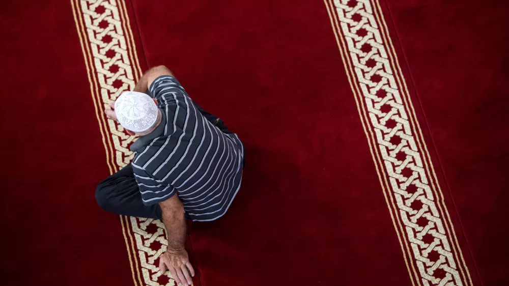 ﻿- 04.08.2017 - Džamija Azizija - Bosna in Hercegovina (BIH) - Bosanska Kostajnica ob meji s Hrvaško ob reki Uni na severozahodu BiH, Republika Srpska - Nedefinirana meja med Hrvaško in Bosno – mejni spori s sosedami iz nekdanje Jugoslavije – hrvaško-bosanska meja//FOTO: Matjaž RuštOPOMBA: DNEVNIKOV OBJEKTIV – REPORTAŽA 2017