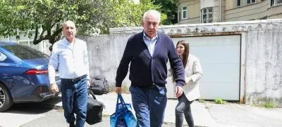 04.08.2025., Ulica Josipa Kozarca, Zagreb - Dolazak Ive Sanadera u obiteljsku kucu u Kozarcevoj ulici nakon izlaska iz zatvora.. Ivo Sander vratio se kuci u pratnji odvjetnika Dragana Crnkovica. Ivo Sanader, bivsi hrvatski premijer, uvjetno je pusten na slobodu nakon sto je odlukom vijeca Zupanijskog suda u Sisku prihvacen prijedlog za njegov uvjetni otpust iz Kaznionice u Lipovici–Popovaci.  Photo: Goran Stanzl/PIXSELL