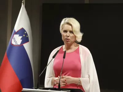  predsednica DZ mag. Urška Klakočar Zupančič- 06.07.2023 - izjava ministrice za javno upravo Sanje Ajanović Hovnik ter predsednice Državnega zbora mag. Urške Klakočar Zupančič na temo plačnega dogovora s sodno vejo oblasti. //FOTO: Luka Cjuha