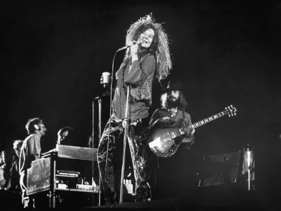 Festival za Mir je bil posebna, do tedaj &scaron;e nikdar domi&scaron;ljena oblika humanitarnosti. Na njem je z zasedbo Big Brother & the Holding Company zadnjič nastopila Janis Joplin, medtem ko je res zadnjič, preden je četrtega oktobra istega leta zapustila svet, nastopila teden dni kasneje v Bostonu. F Getty Images