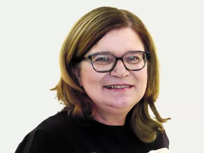 Meta Černoga- Redakcija Dnevnik 2024 - portreti za komentarje in kolumne - kolumnisti - komentatorji – novinarji - portret //FOTO: Luka Cjuha