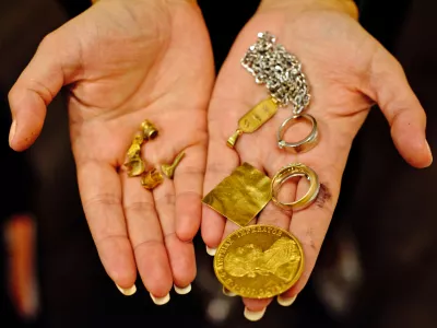 zlatarna - zlatarstvo - zlato - prodaja - odkup zlata - srebro - žlahtne kovine - nakit    //FOTO: Tomaž Zajelšnik