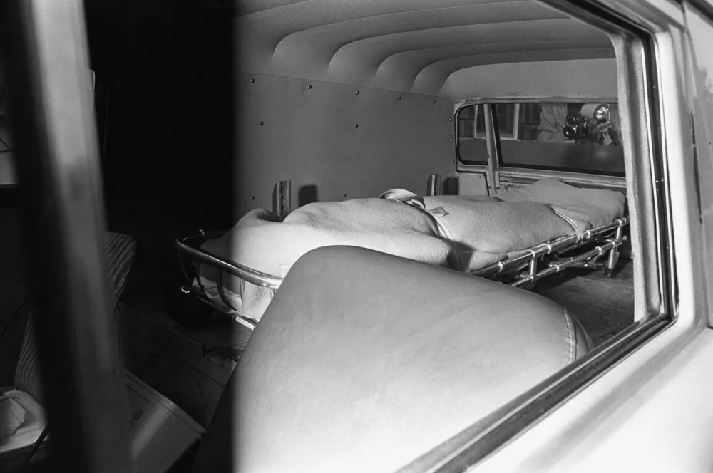 Marilyn Monroe's body leaving for the morgue08-05-1962 1978,Image: 18863986, License: Rights-managed, Restrictions:, Model Release: no