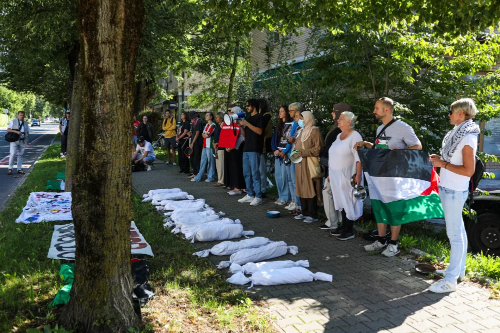 0508.2025. Protest proti genocidu v Gazi pred veleposlaništvom Arabske Republike Egipt v Ljubljani. Foto:Bojan Velikonja 