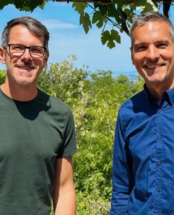 V Hiškah slovenske Istre Tilen in Andrej prepletata zgodovino, osebni pristop in povezovanje z lokalnimi ponudniki, ki prisegajo na kakovost. F visitkoper