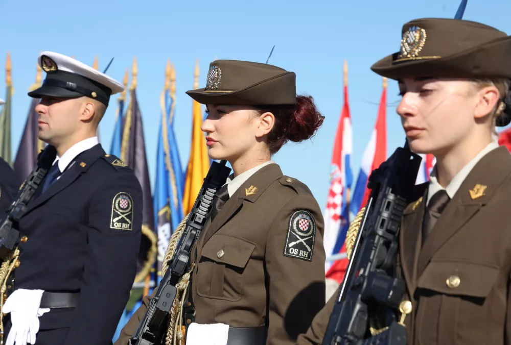 05.08.2025.,Knin- Proslava obiljezavanja Dana pobjede i domovinske zahvalnosti, Dana hrvatskih branitelja i 30. obljetnice vojno redarstvene operacije Oluja. Podizanje zastave na kninskoj tvrdjavi. Photo: Dusko Jaramaz/PIXSELL