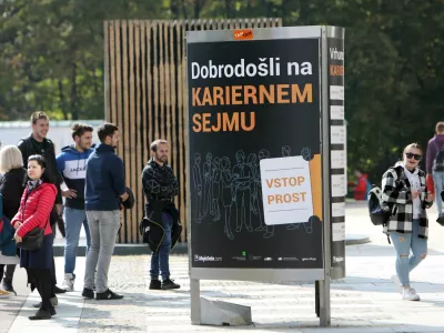 - simbolična fotografija – zaposlovanje – zaposlitev – čakanje na delo – kariera – delodajalci - 13.10.2022 – Karierni sejem MojeDelo.com v Cankarjevem domu //FOTO: Tomaž Skale