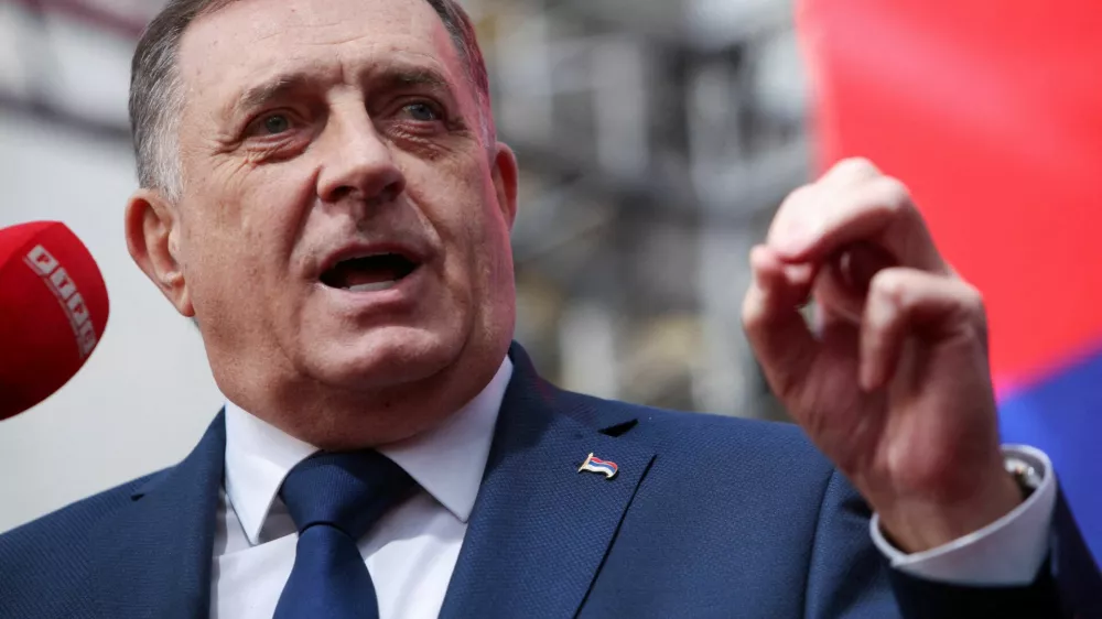 FILE PHOTO: Republika Srpska (Serb Republic) President Milorad Dodik addresses supporters reacting to a court decision on charges that he defied rulings by an international peace envoy, in Banja Luka, Bosnia and Herzegovina, February 25, 2025. REUTERS/Amel Emric/File Photo