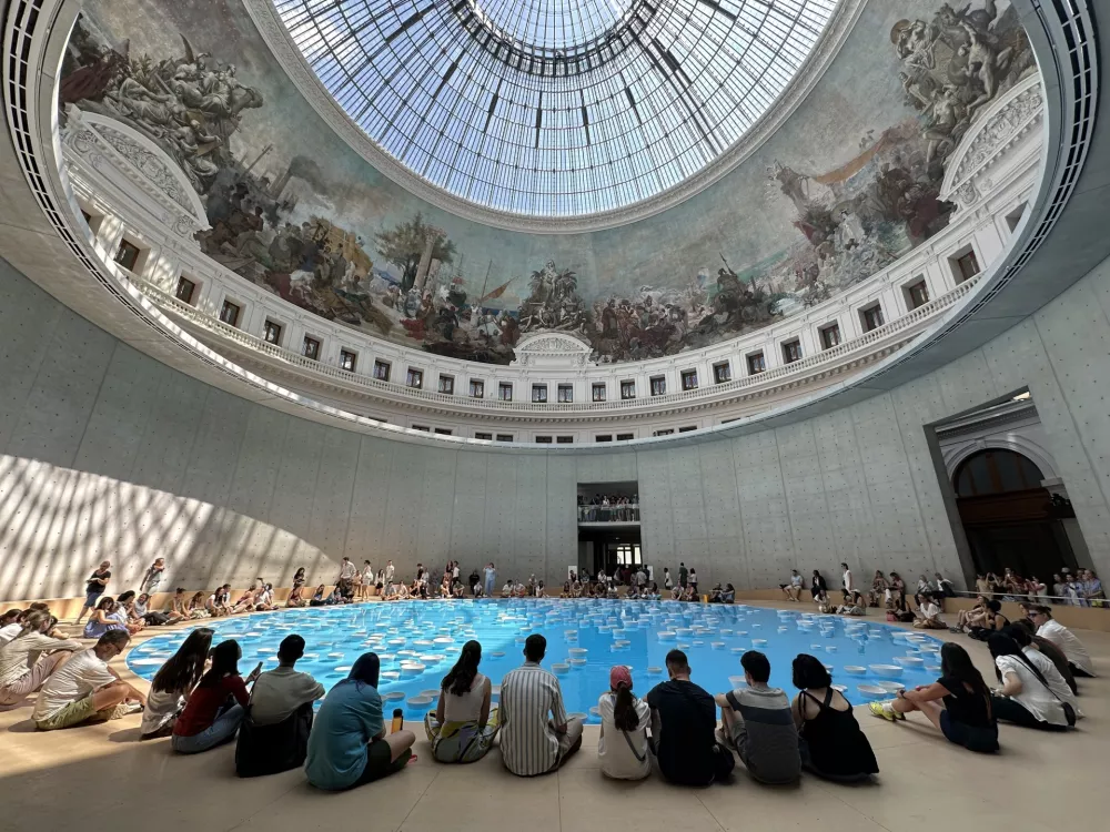 Pariz ni mesto, kamor greš. Je mesto, kjer ostaneš – četudi si stran