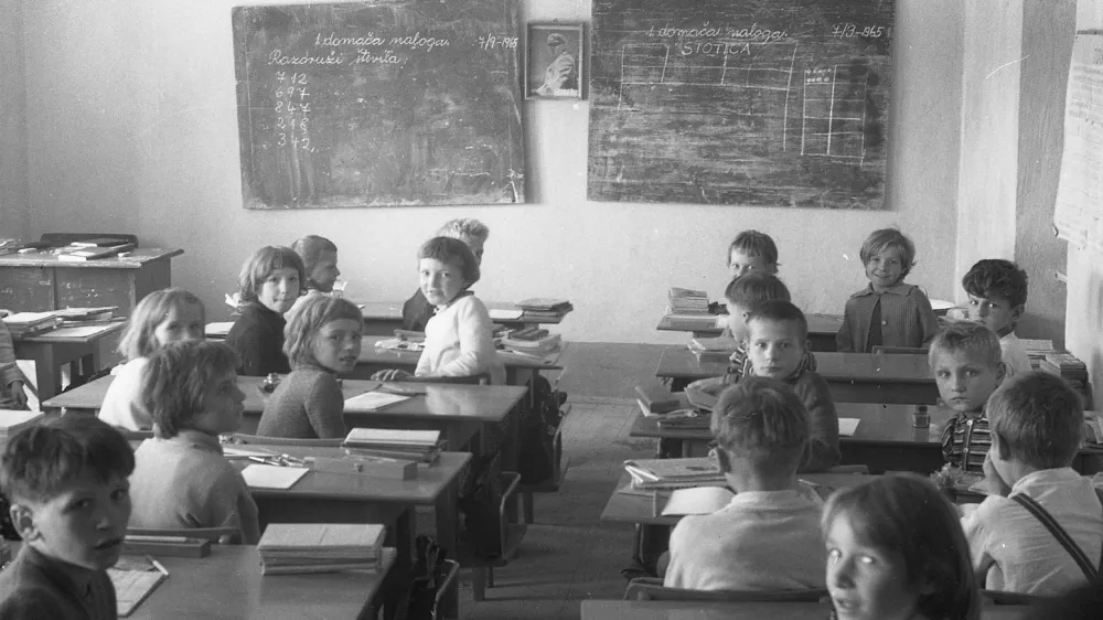 Šola nekoč: »Za domovino!« »S Titom naprej!«