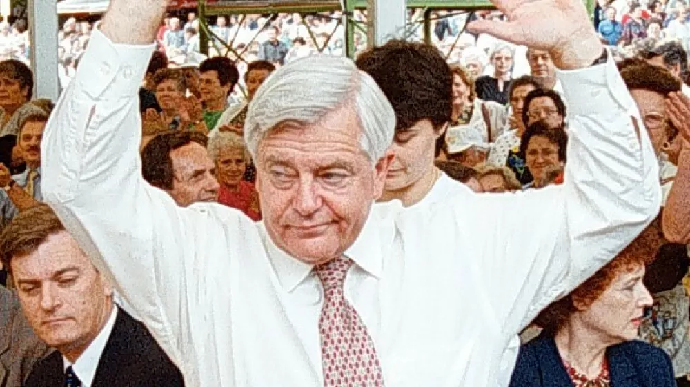 Milan Kučan leta 1999 na srečanju upokojencev / Foto: Bojan Velikonja