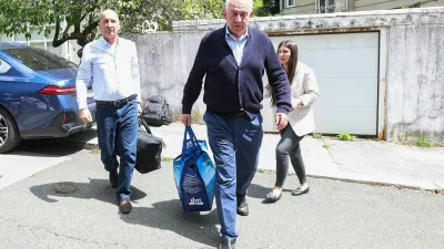 04.08.2025., Ulica Josipa Kozarca, Zagreb - Dolazak Ive Sanadera u obiteljsku kucu u Kozarcevoj ulici nakon izlaska iz zatvora.. Ivo Sander vratio se kuci u pratnji odvjetnika Dragana Crnkovica. Ivo Sanader, bivsi hrvatski premijer, uvjetno je pusten na slobodu nakon sto je odlukom vijeca Zupanijskog suda u Sisku prihvacen prijedlog za njegov uvjetni otpust iz Kaznionice u Lipovici–Popovaci.  Photo: Goran Stanzl/PIXSELL