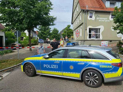 26 June 2025, Baden-Württemberg, Wangen: Police cordons off a road in Wangen's district of Goeppingen, after a man was shot dead while approaching two police officers with a knife. A 27-year-old man brandishing a knife was shot dead by police on Thursday in the German town of Wangen, to the east of Stuttgart. The man had attacked the police officers with the knife, according to the criminal police office in Stuttgart. The officers responded by firing several shots. Photo: Andreas Rosar/dpa