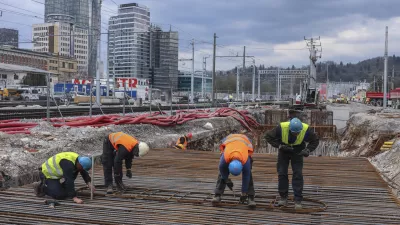 - 01.04.2025 - ogled nadgradnje železniške postaje Ljubljana - gradnja, gradbišče, železnica, delavec, politika, minister župan//FOTO: Jaka Gasar
