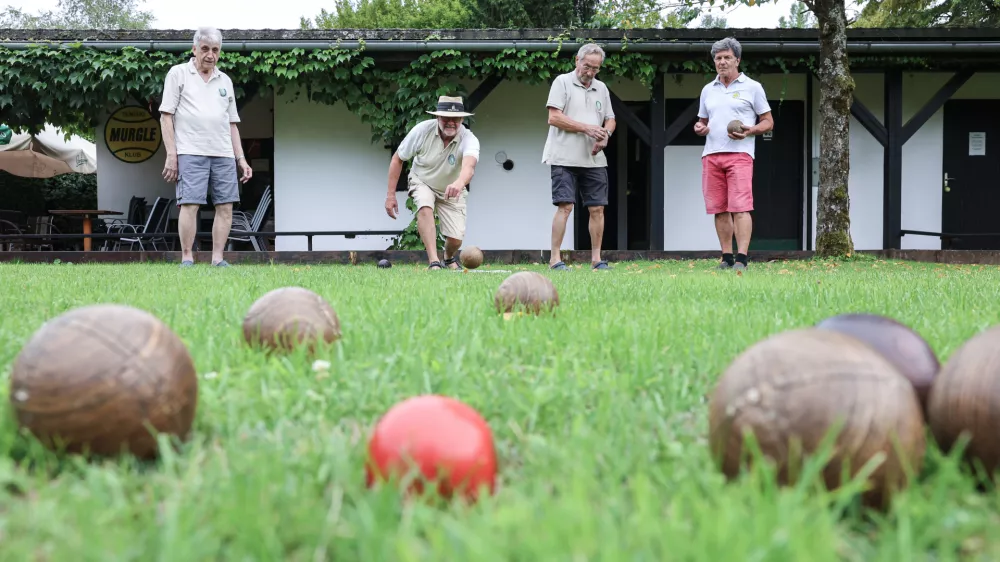 Lesene krogle in ohlapnejša pravila: balinanje na travi prevzeli od avstralskih Slovencev