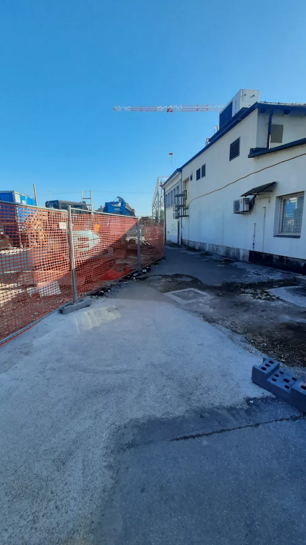 Vsakodnevna zmeda na avtobusni in železniški postaji