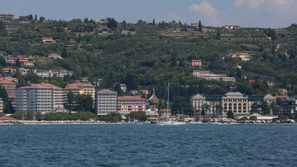 ﻿- 31.07.2018 - Piranski zaliv - turizem - Portorož Hoteli Bernardin //FOTO: Luka Cjuha