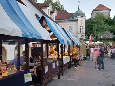 Del festivala je tudi Diversity sejem, kjer lokalni ustvarjalci in rokodelci – med njimi tudi posamezniki iz ranljivih skupin – predstavljajo unikatne izdelke