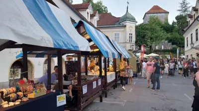 Del festivala je tudi Diversity sejem, kjer lokalni ustvarjalci in rokodelci – med njimi tudi posamezniki iz ranljivih skupin – predstavljajo unikatne izdelke