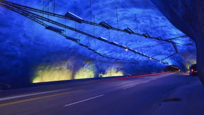 Različne barvne kombinacije in oblike stropa razbijejo monotonost in poskrbijo, da so vozniki lažje zbrani. / Foto: Istock