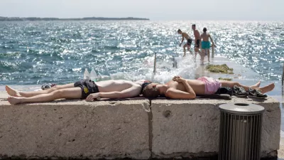 ﻿- Piran, Piranski zaliv, morje, kopalci, poletje, vročina, arbitraža, plaža Foto: Matjaž Rušt