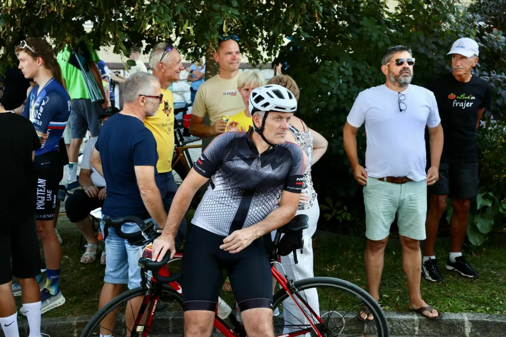 Slavnostni sprejem Tadeja Pogačarja v Komendi. 