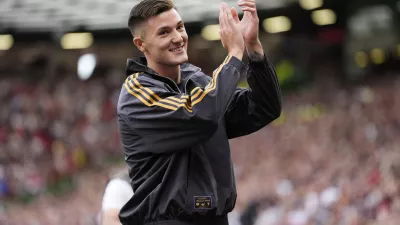 09 August 2025, United Kingdom, Manchester: Manchester United's Benjamin Sesko applauds the fans as he is introduced to the crowd before a pre-season friendly soccer match between Manchester United and Fiorentina at Old Trafford. Photo: Nick Potts/PA Wire/dpa