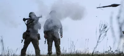 Servicemen of the 115th Separate Mechanized Brigade of the Ukrainian Armed Forces use an RPG-7 grenade launcher during a training between combat missions at a training ground, amid Russia's attack on Ukraine, in Kharkiv region, Ukraine August 8, 2025. REUTERS/Oleksandr Ratushniak