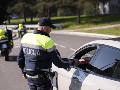 prometni nadzorpolicija - simbolična fotografijaprometna policijavarnost v prometupolicija na motorjihmotoristična policijaprehitri voznikiavtocestna policijaalkotestalkohol v prometu08.04.2025 Policijski nadzor, počivališče PovodjeFOTO: Nik Erik Neubauer