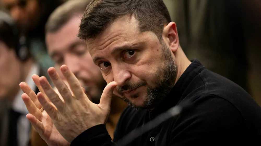 Ukrainian President Volodymyr Zelenskiy gestures during a meeting with members of the media on the outskirts of London, Britain, March 2, 2025. REUTERS/Carlos Jasso    TPX IMAGES OF THE DAY