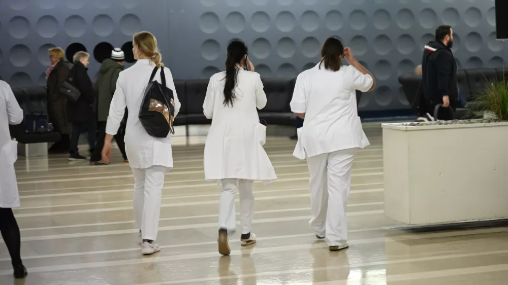  - 09.01.2024 – opozorilna stavka zdravnikov in zobozdravnikov - zdravniki in zobozdravniki zaradi neuresničenih zavez vlade iz že sklenjenih sporazumov opozorilno stavkali. protest //FOTO: Nik Erik Neubauer 