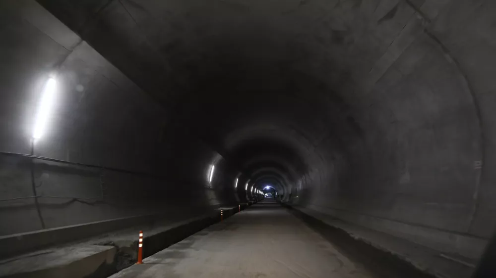 18.3.2024 - predor Karavanke - dogodek ob preboju vzhodne cevi avtocestnega predora Karavanke, nagovor bo imel predsednik vlade Robert Golob, dogodka se bo udeležila tudi ministrica za infrastrukturo Alenka BratušekFoto: Luka Cjuha