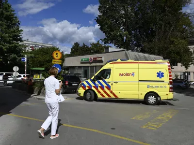 medicinska sestra - reševalno vozilo- 22.09.2022 – simbolična fotografija – javno zdravstvo - zdravstveni sistem – zdravje – //FOTO: Nik Erik Neubauer