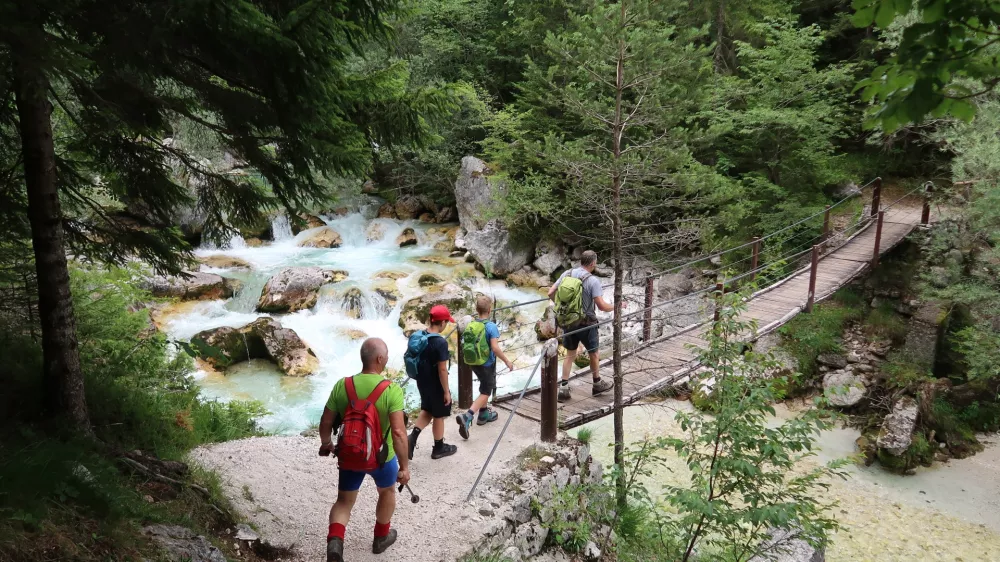 ﻿Triglavski narodni park, 2021- 40. obletnica ustanovitve, Trenta, Soška pot, Soča, pohodniki, Posočje