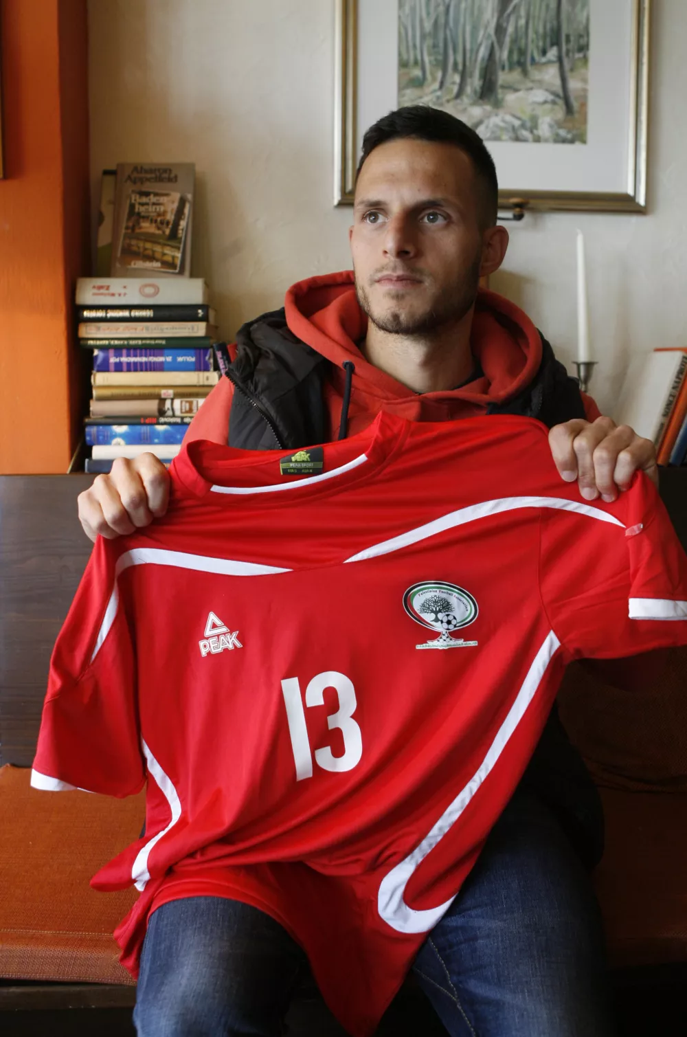 ﻿- 18.03.2015 - Jaka Ihbeisheh, slovensko-palestinski nogometaš, ki se je vpisal v zgodovino palestinskega nogometa kot strelec prvega zadetka, ki ga je ta reprezentanca dosegla na azijskem pokalu	//FOTO: Tomaž SkaleOPOMBA: ZA OBJAVO V PRILOGI – DNEVNIKOV OBJEKTIV - INTERVJU 2015